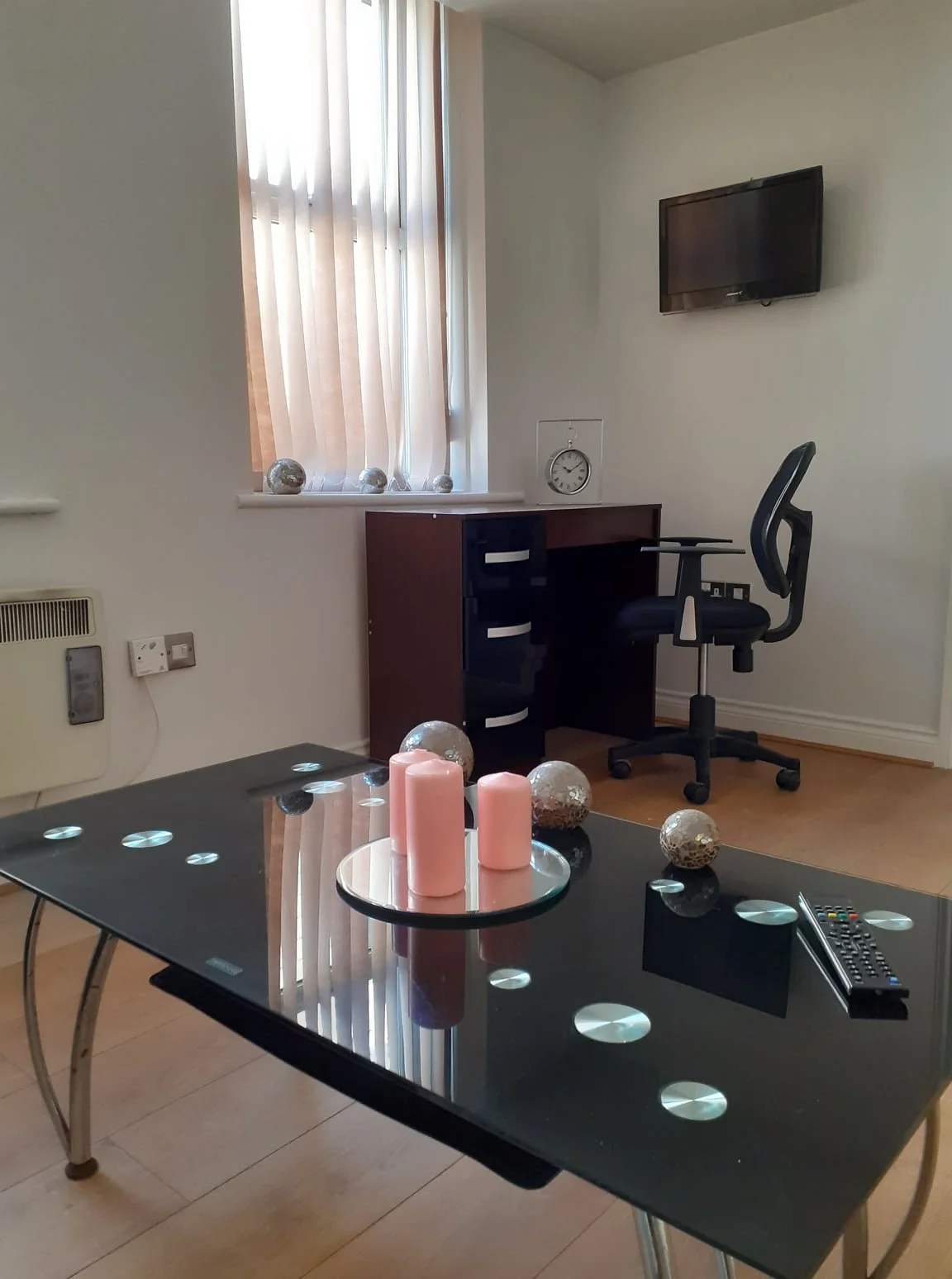 Large One Bed Flat - Chantry House view 2